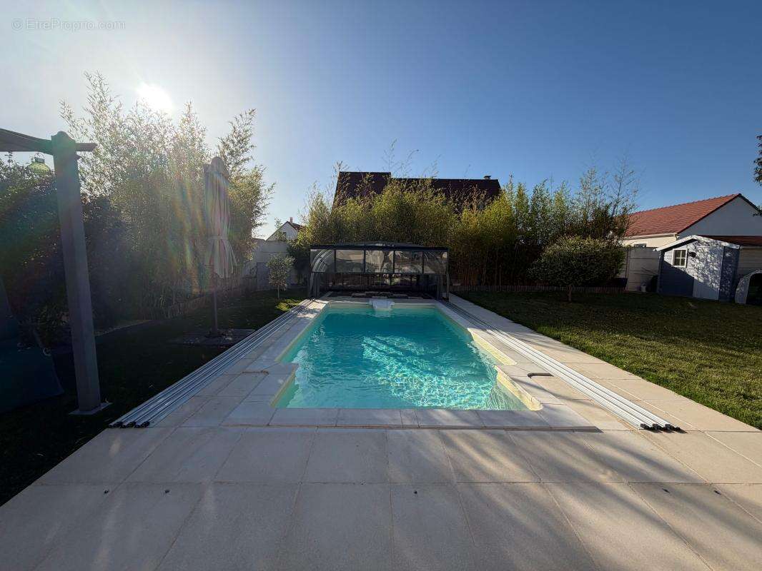Marcilly-en-Villette – Maison de plain-pied 105 m² avec piscine couverte, jardin sans vis-à-vis et prestations soignées - photo 17