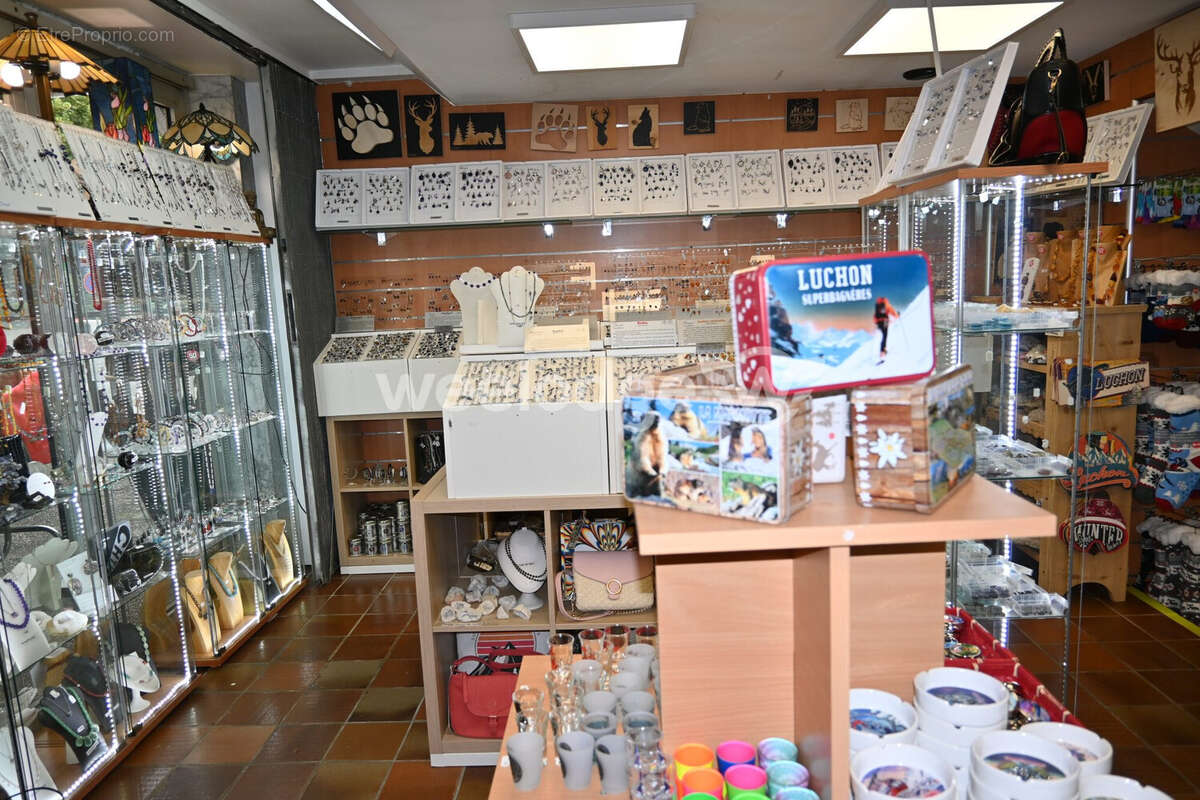 1ere Salle - Commerce à BAGNERES-DE-LUCHON