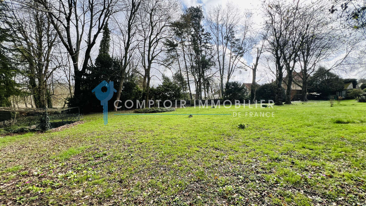 Terrain à VAYRES-SUR-ESSONNE