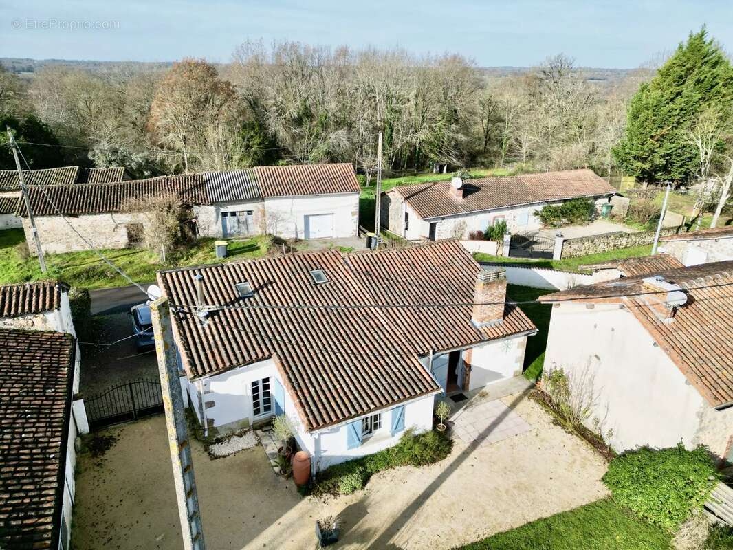 Maison à CONFOLENS
