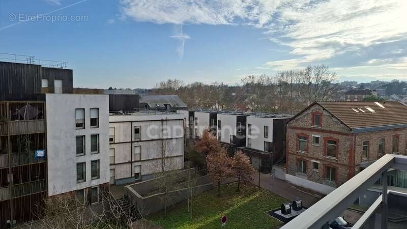 Appartement 4 pièces rénové - 3 chambres - 2 balcons - Gare RER D à pied - photo 2
