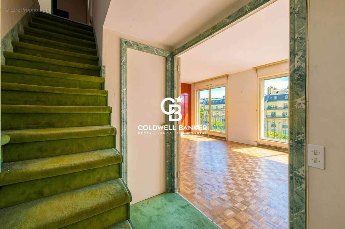 Appartement à PARIS-16E