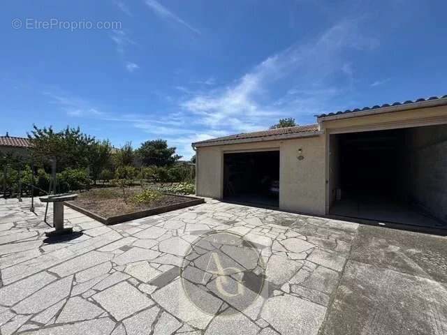 Maison à VILLENEUVE-LA-COMPTAL