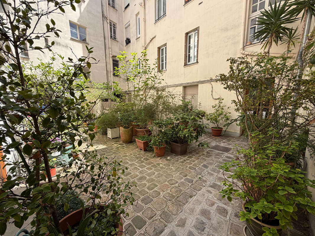 Appartement - Paris 75011 - Studio T1 , 11 m2 - photo 6