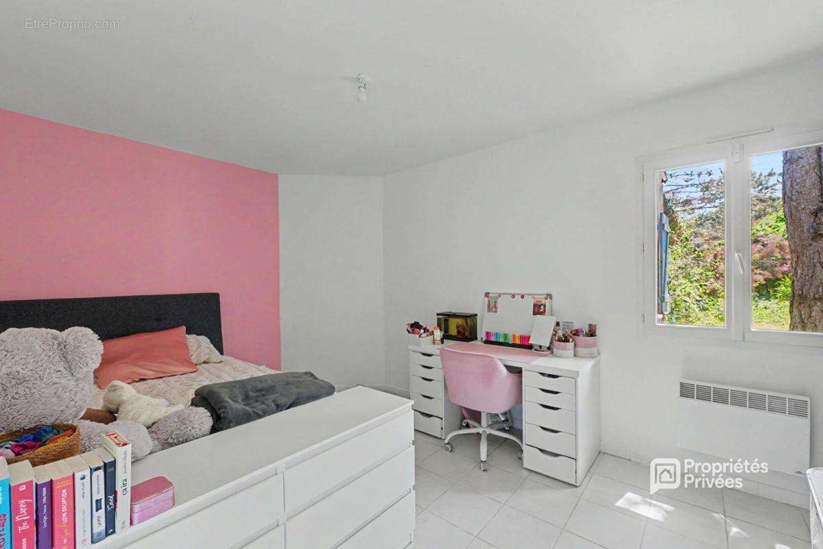 Maison Bessens ( Lapeyrière ) T6 avec piscine sur une parcelle de 5666 m2 - photo 13