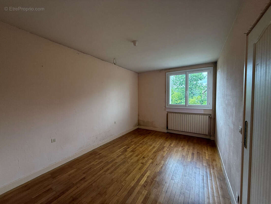 FIGEAC - Appartement T4  de 112 m² avec Jardin en Bord de Célé, Garage et Cave - photo 5