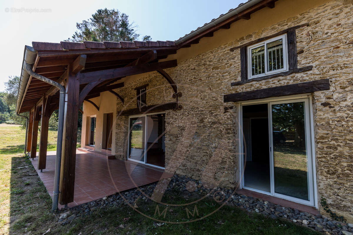 Maison à PUJO-LE-PLAN