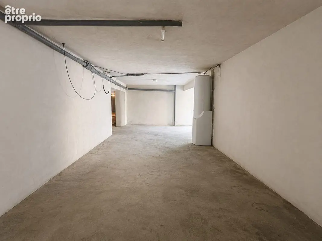 Appartement 85 m² habitables à rénover - Quartier d'Anthéor  - Cave de 60 m² de plain-pied - photo 6