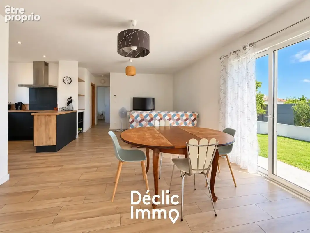 Une pépite à Jaunay-Marigny : deux maisons pour voir plus grand - photo 14