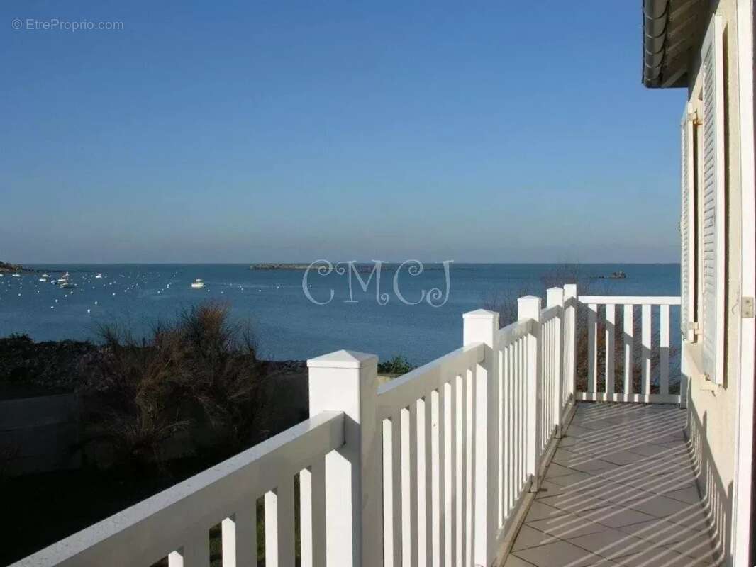 Maison à TREDREZ-LOCQUEMEAU