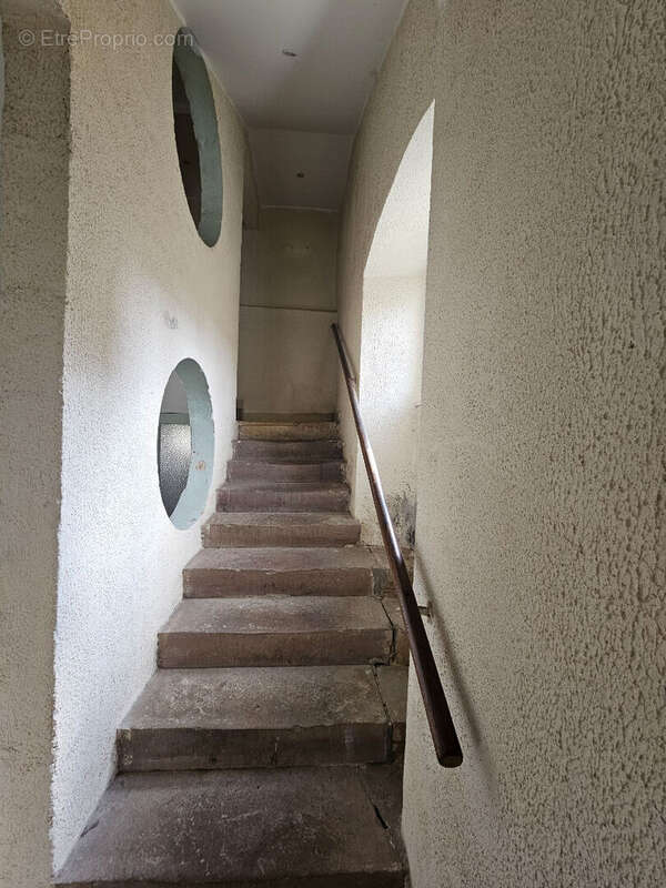 Maison à MENOUX