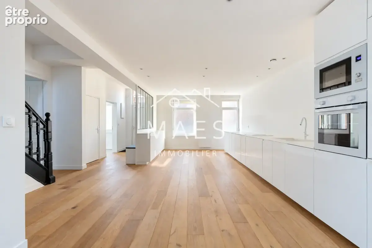 MARQUETTE-LEZ-LILLE - Cœur de ville - Maison familiale rénovée de 203 m2 - 5 chambres, bureau et jardin plein - photo 7