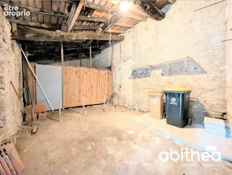 Maison F4 de 115 m2 en plein bourg de Fronsac ! - photo 11