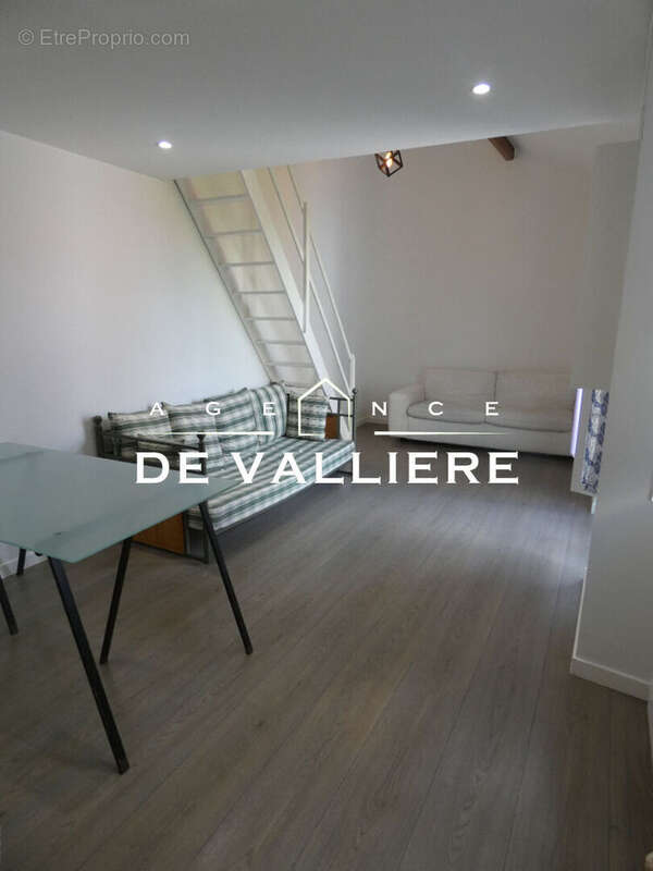 Studio 28m² hypercentre Nanterre - photo 2