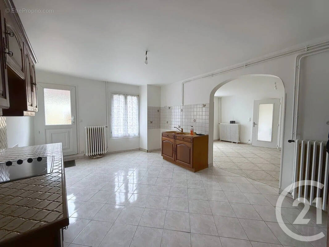 Maison à MALAY-LE-PETIT