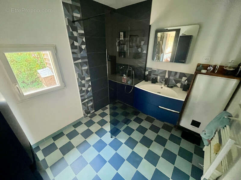 Maison à SAINTE-RADEGONDE-DES-NOYERS