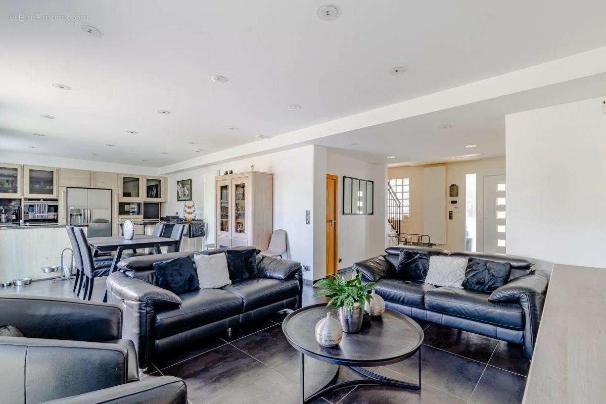 Maison à PARAY-VIEILLE-POSTE