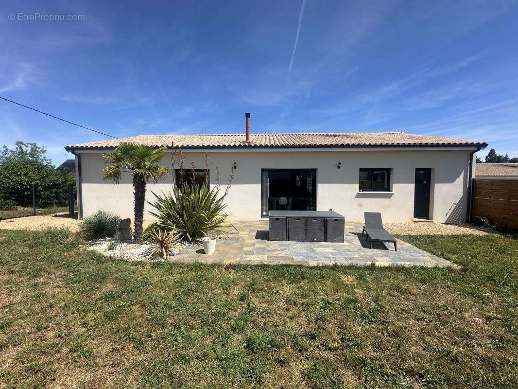 Maison 120 m² à Roches-Premarie-Andille  - photo 2