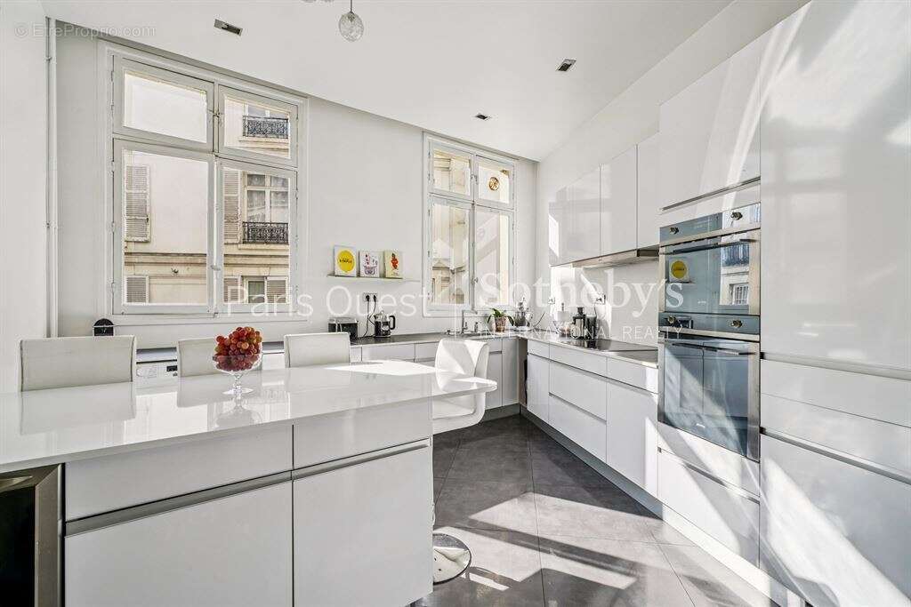 Appartement à PARIS-8E