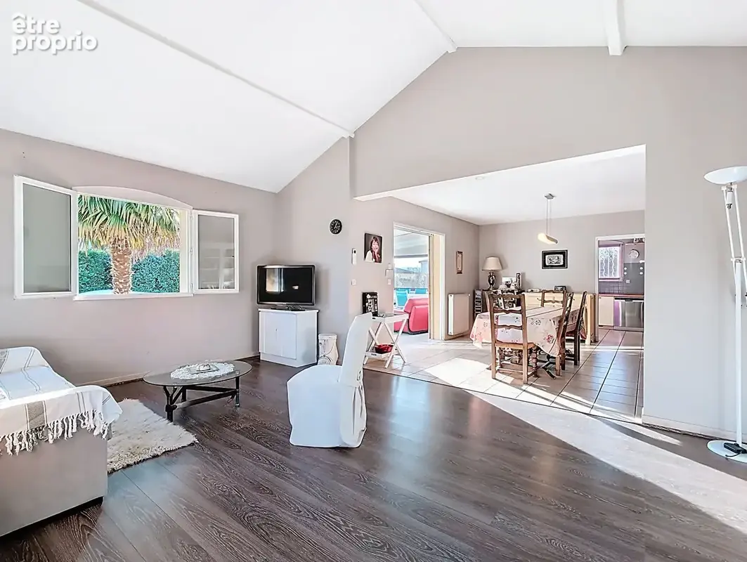 Maison de 208m² avec piscine, véranda et pergola à Montmerle-sur-Saône - photo 4