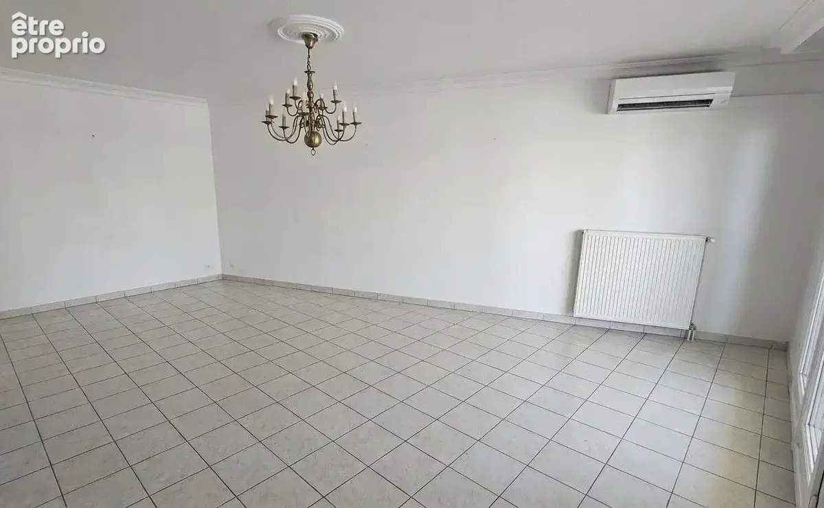 Rare : Voiron Centre – Appartement avec terrasse, parking et possibilité garage en sus - photo 3