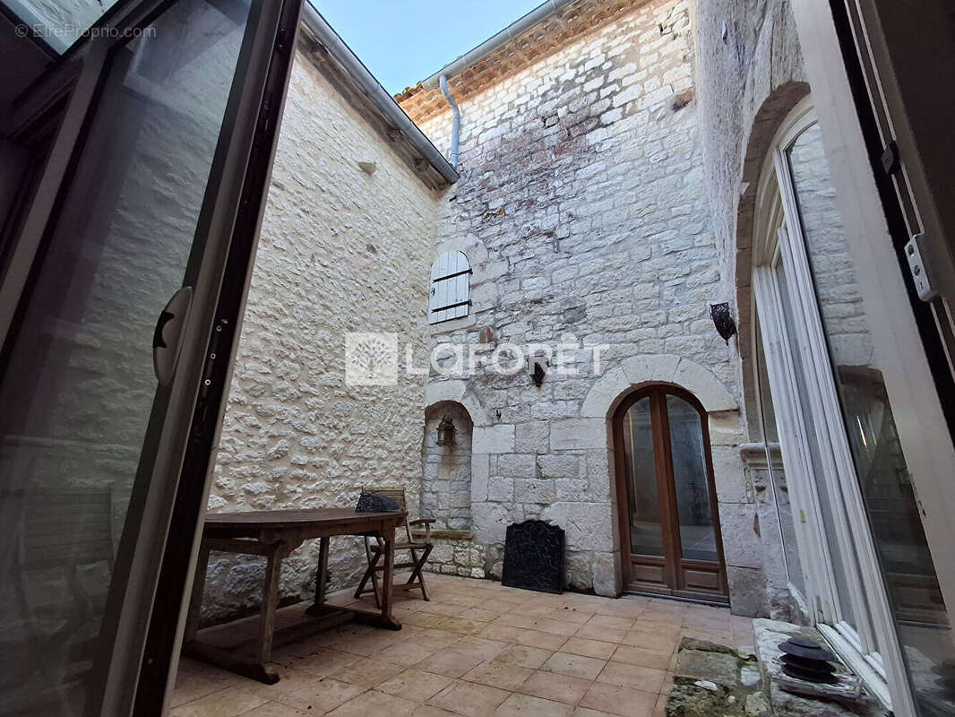 Maison à SAINT-BEAUZILE