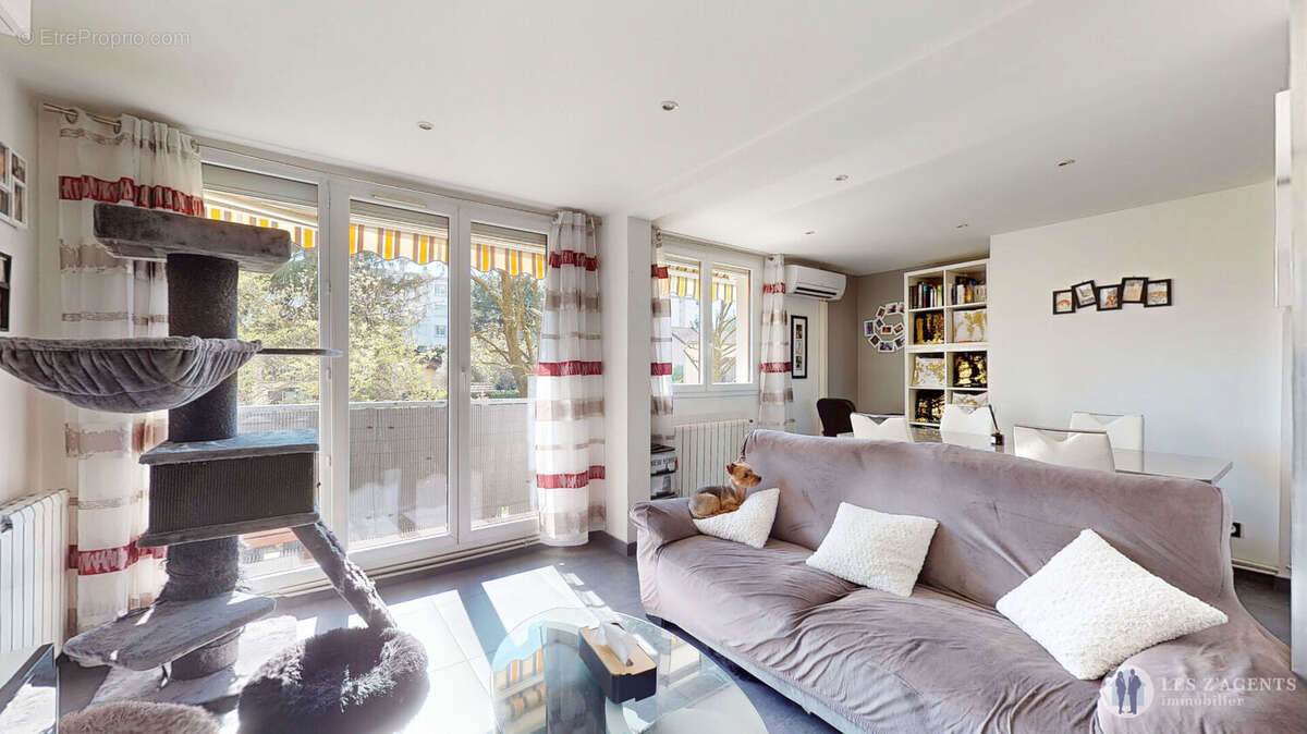 Appartement à SAINT-MARTIN-D'HERES