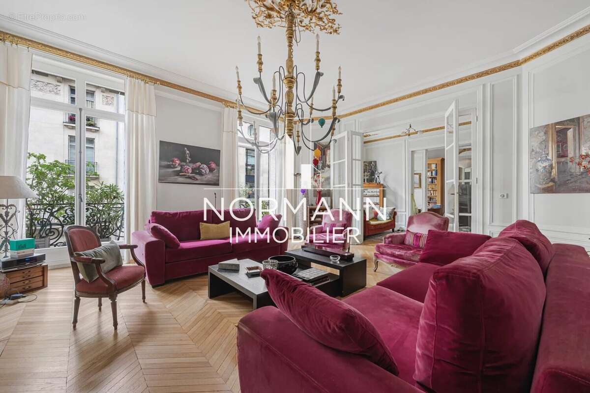 Appartement à PARIS-8E