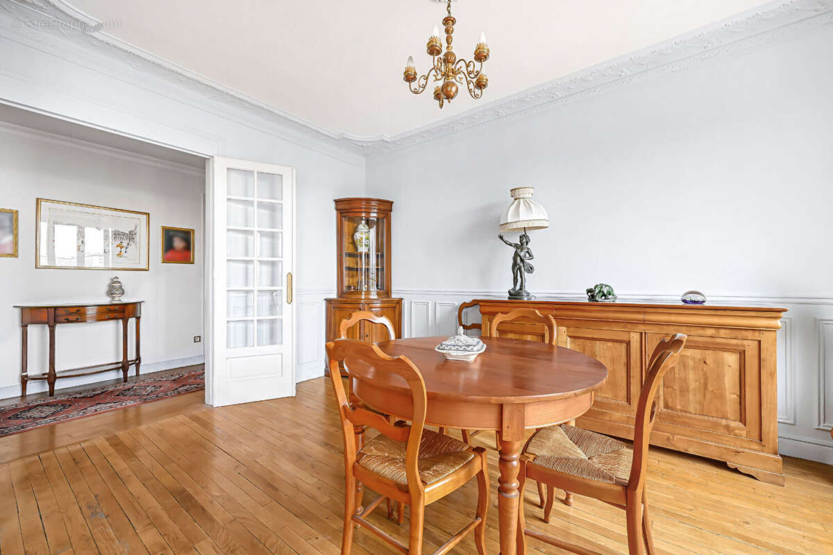 Appartement à PARIS-14E