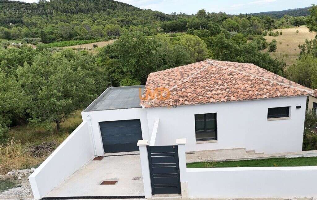 Besse sur Issole dans le Var: maison T6 145m2 terrain 670m2 - photo 2