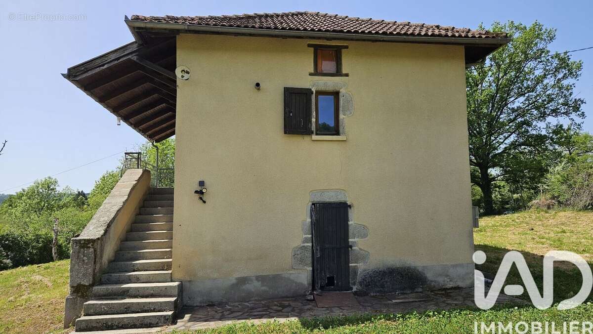 Maison 95 m² à Saint-Etienne-De-Maurs  - photo 3