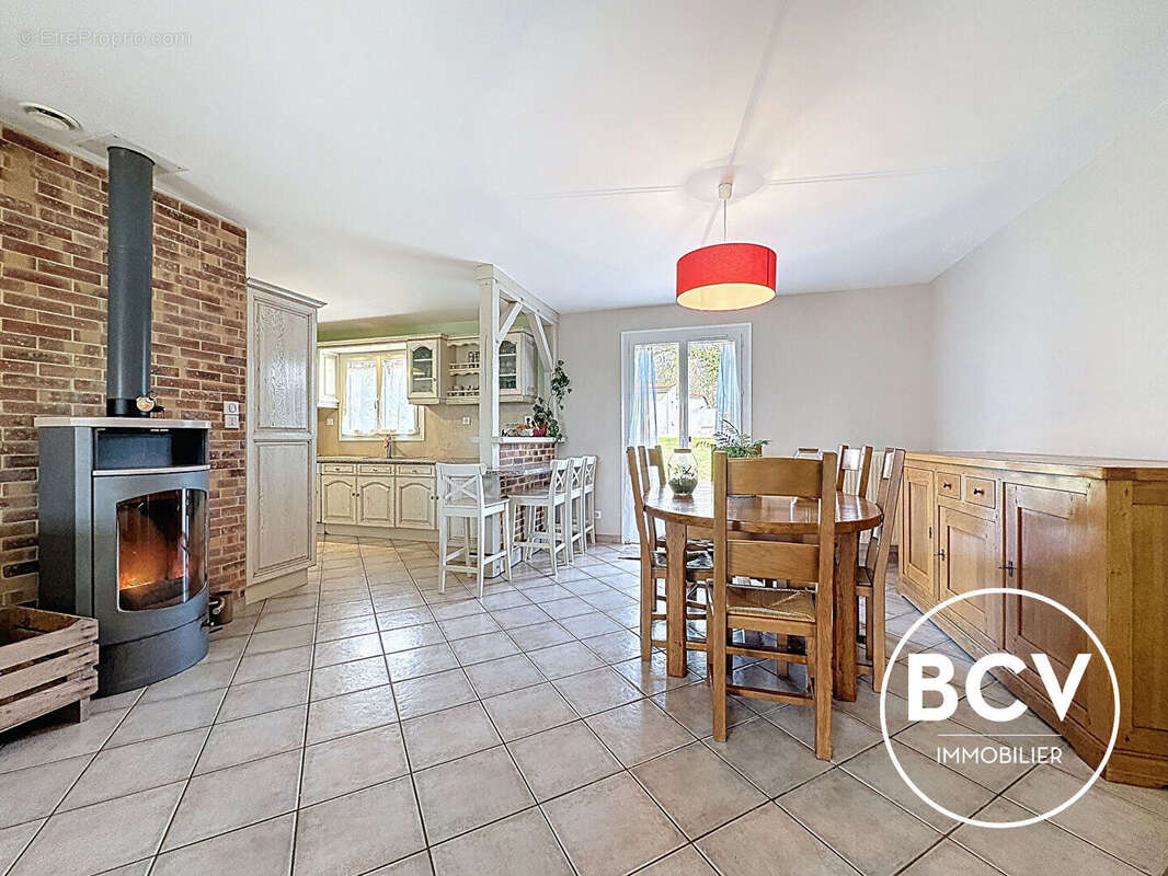 Maison à FONTAINE-LA-GUYON