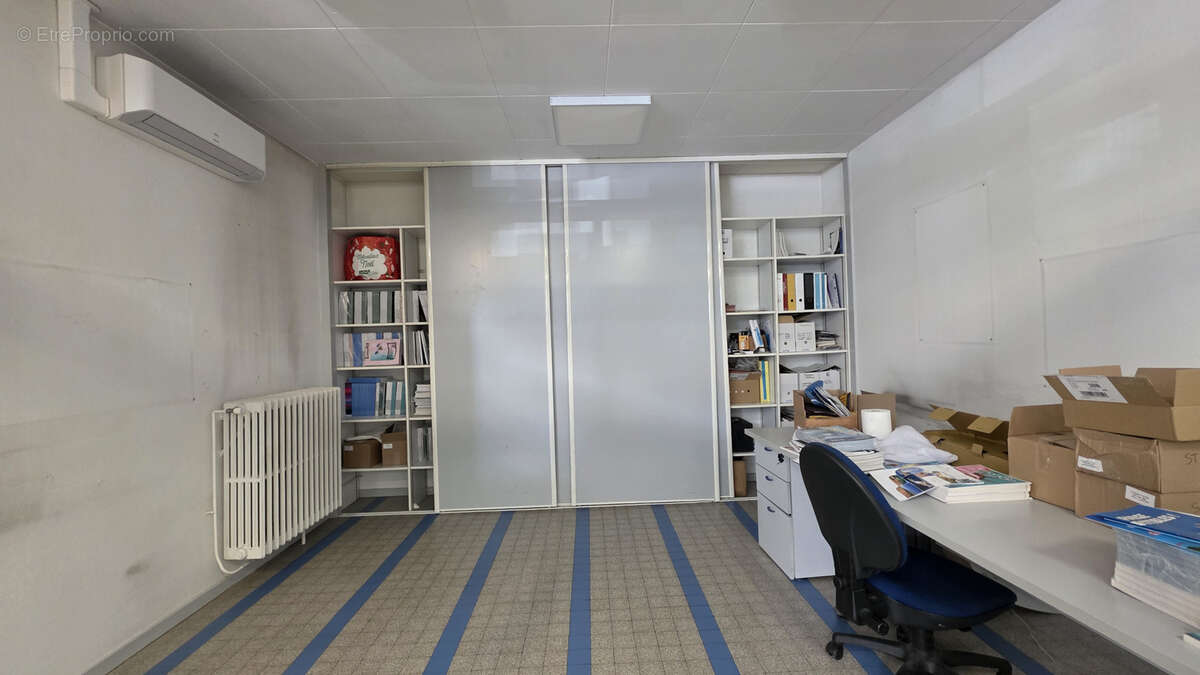 Commerce à SAINT-PRIEST