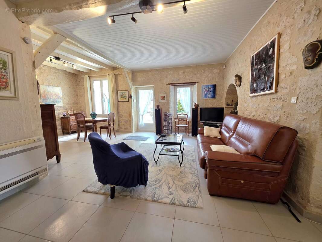 Appartement à RAZAC-DE-SAUSSIGNAC