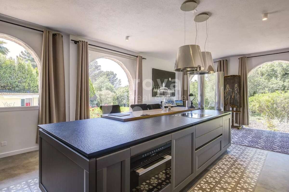 Maison à MOUGINS