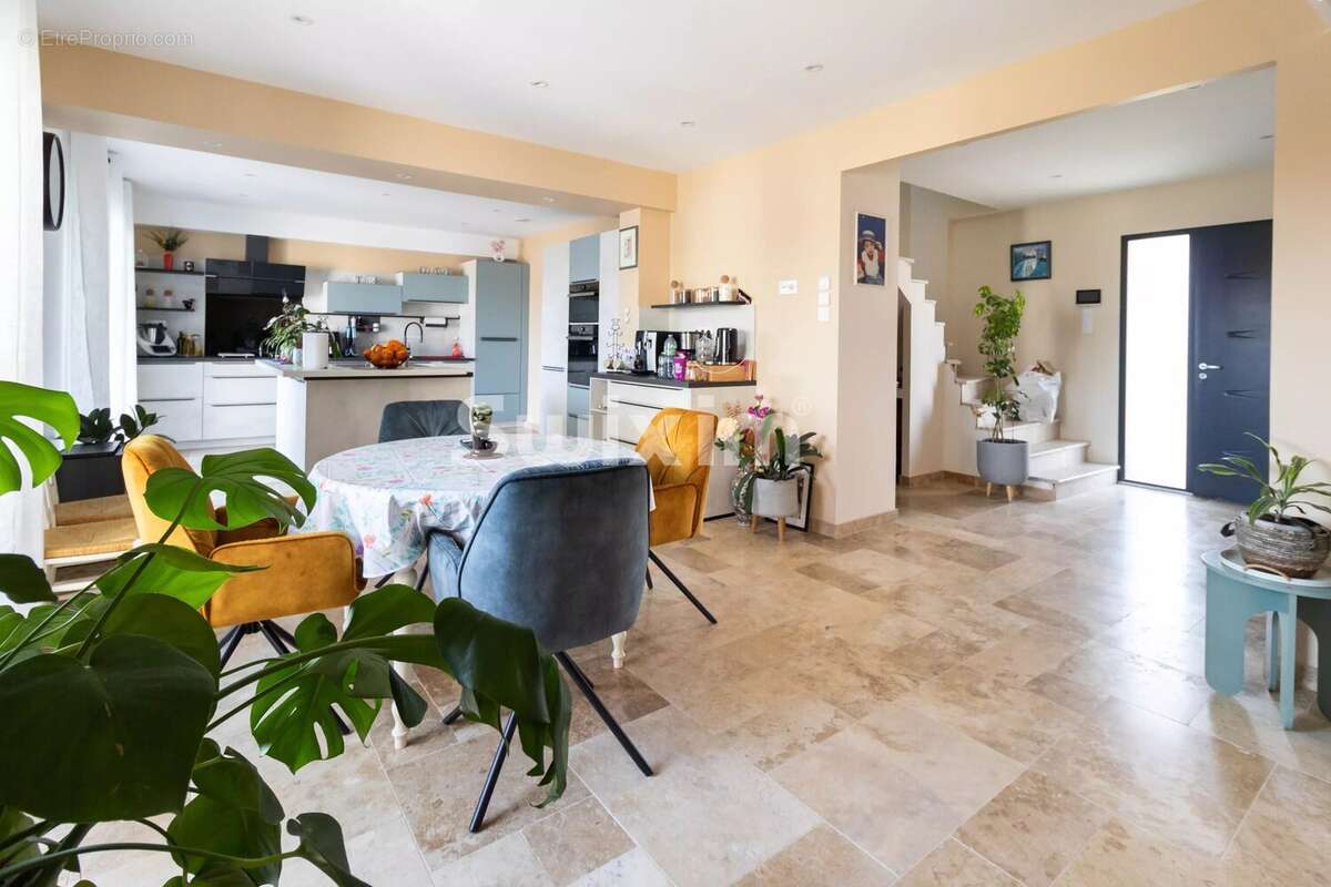 Maison contemporaine de 205 m² avec piscine à Épervans - photo 7
