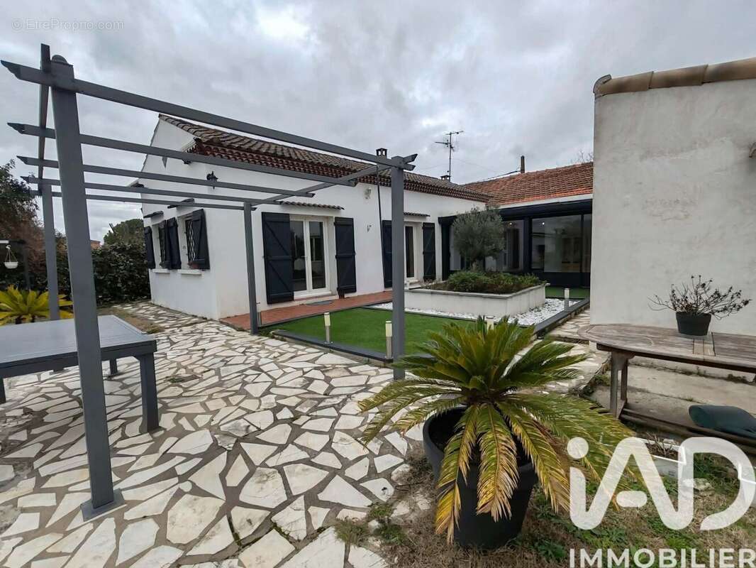 Photo 2 - Maison à NIMES