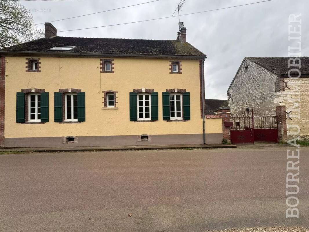 Maison à CHASSY