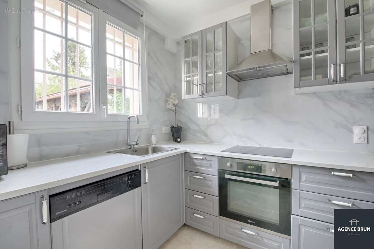 Maison à SAINT-MAUR-DES-FOSSES