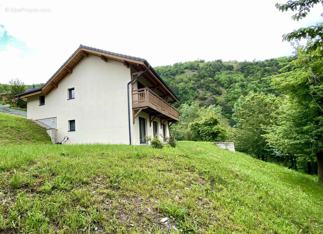 Maison à SAINT-MARTIN-DE-LA-PORTE