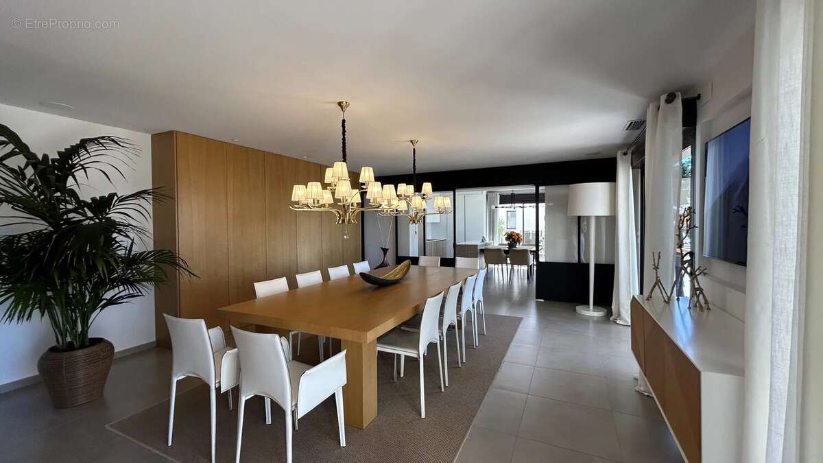 Maison à CHATEAUNEUF-GRASSE