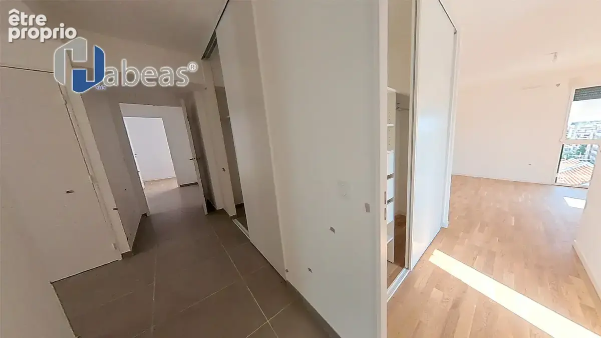Attique d'Exception : T5 de 108.15 m² avec Terrasse Plein Ciel de 65.80m², Parking et cave - photo 11