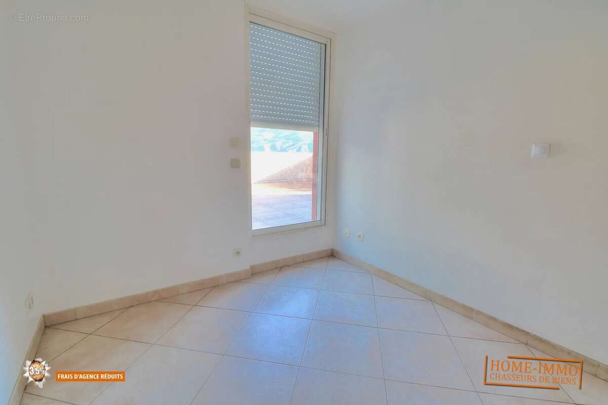 Appartement à CARROS