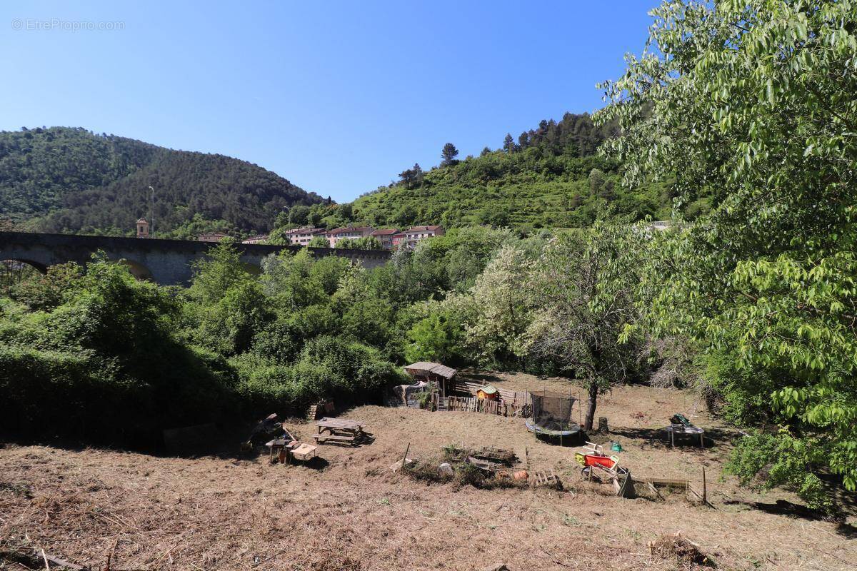 Terrain à L'ESCARENE