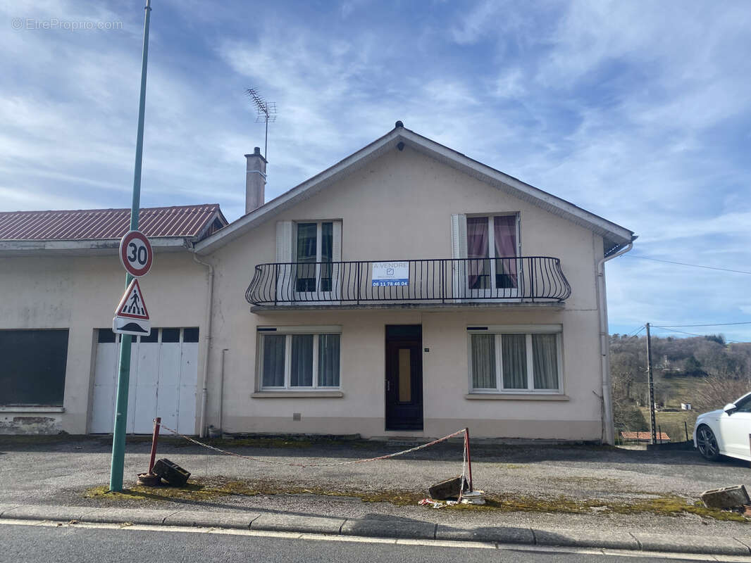 Maison à LATRONQUIERE