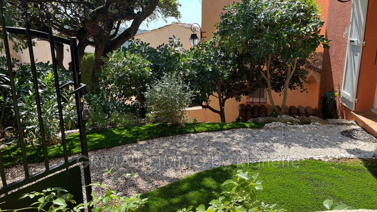 Appartement à GRIMAUD