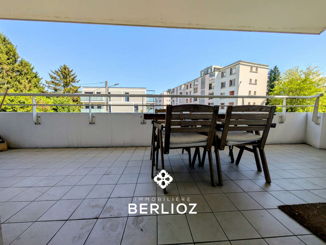 Appartement à SAINT-MARTIN-D'HERES