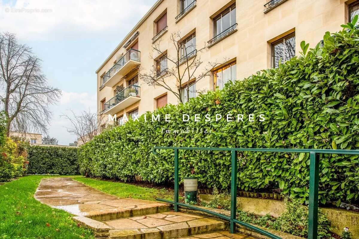 Appartement à NEUILLY-SUR-SEINE