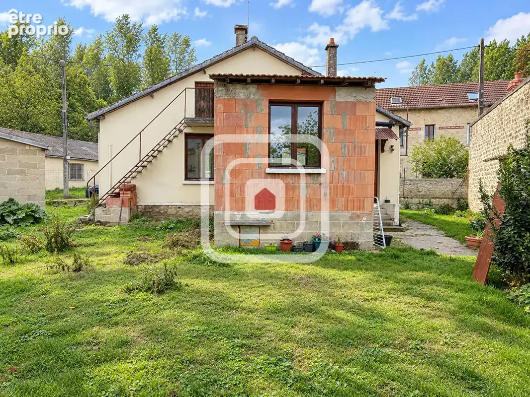 Maison ancienne de plain-pied avec jardin et petite dépendance - photo 3