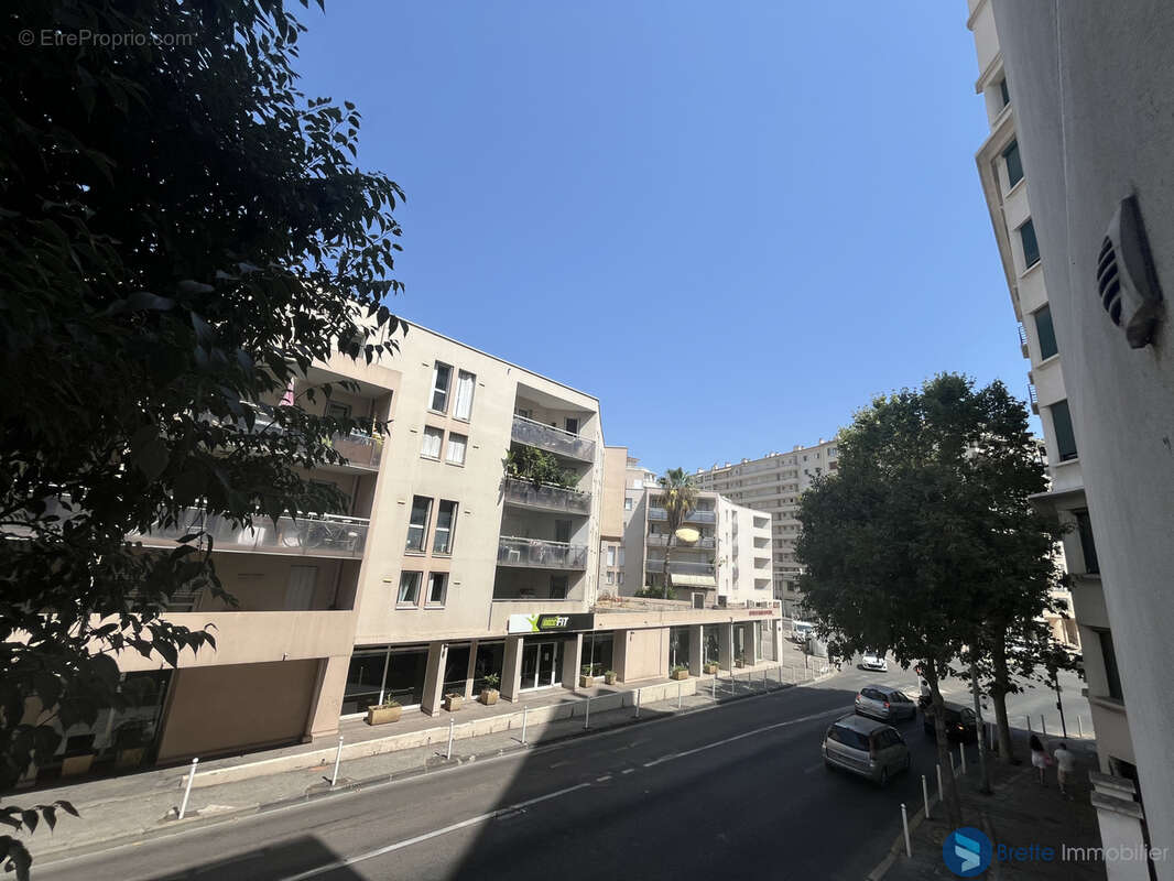 Toulon st roch - appartement t2 renove - photo 6
